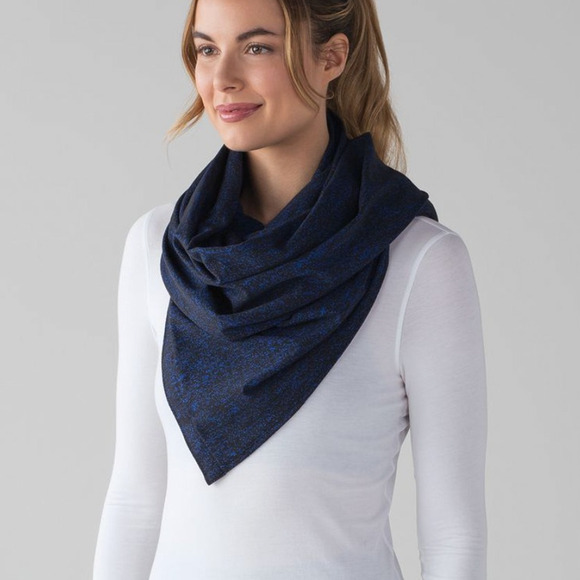 Lululemon Vinyasa Scarf Jacquard Black Jet Stream Pattern Adjustable - Picture 1 of 6